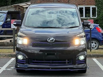 Used Toyota Voxy  for sale - 75171922: Photo