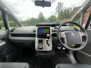 Used Toyota Voxy  for sale - 75033165: Photo
