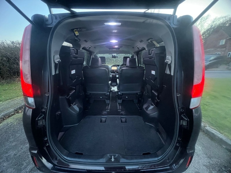 Used Toyota Voxy 2015 for sale - 77166055: Photo 17