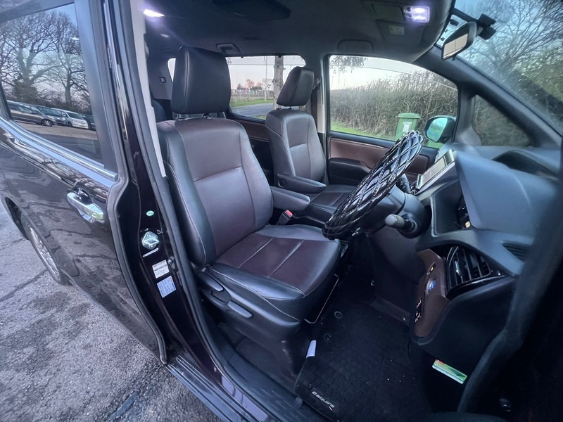 Used Toyota Voxy 2015 for sale - 77166055: Photo 5