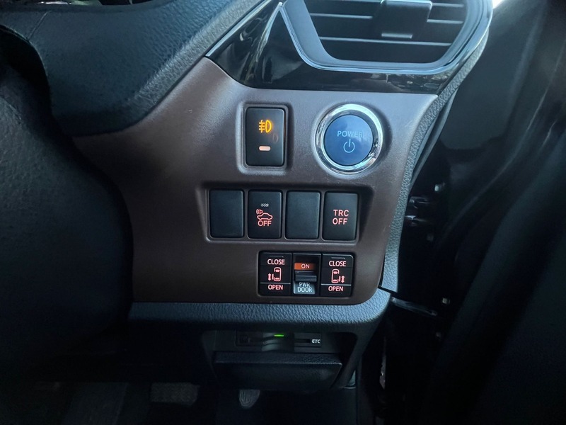 Used Toyota Voxy 2015 for sale - 77166055: Photo 7