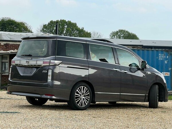 Used Nissan Elgrand 2014 for sale - 74761659: Photo 2