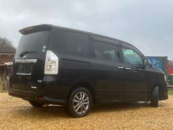 Used Toyota Voxy  for sale - 73259714: Photo