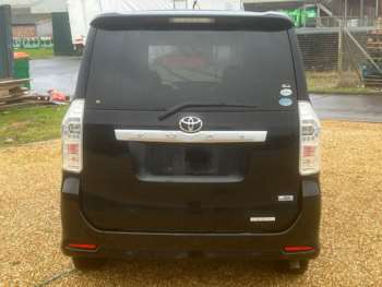 Used Toyota Voxy  for sale - 73259714: Photo