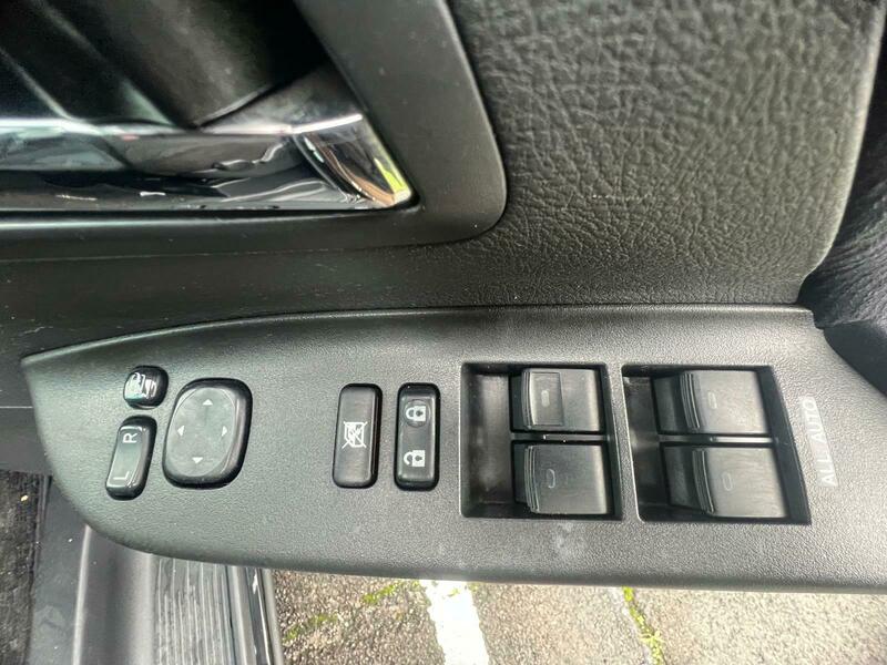 Used Toyota Vellfire 2010 for sale - 76655600: Photo 5