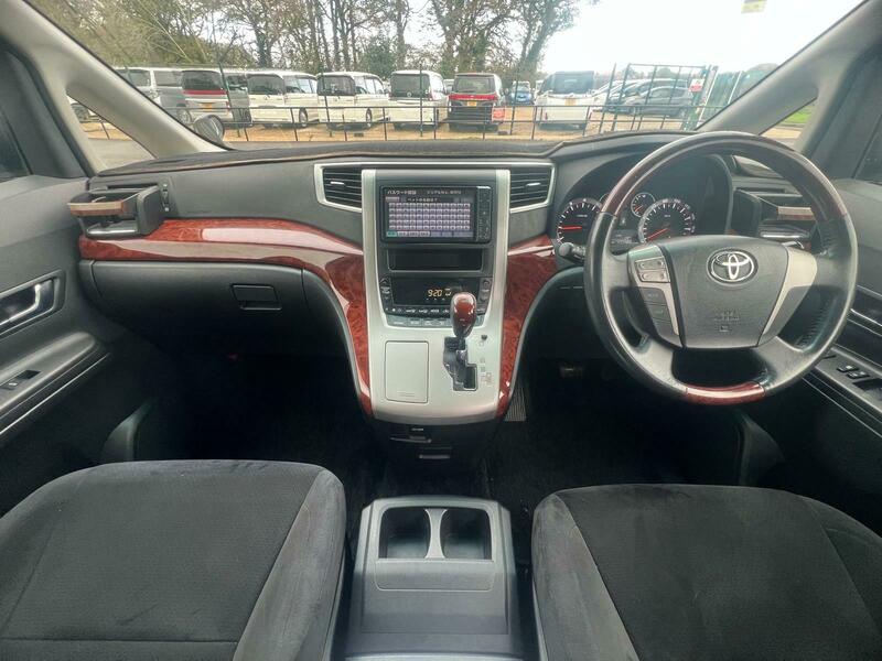 Used Toyota Vellfire 2010 for sale - 76655600: Photo 9
