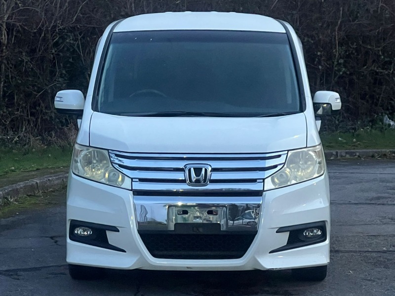 Used Honda Stepwagon 2011 for sale - 77547968: Photo 2