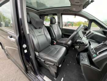 Used Honda Stepwagon  for sale - 74761562: Photo