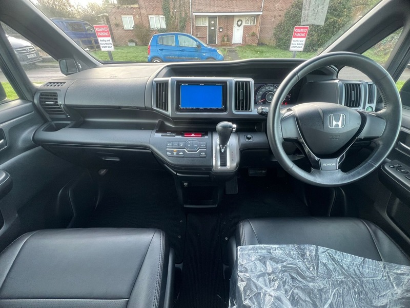 Used Honda Stepwagon 2010 for sale - 76941704: Photo 11