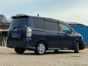 Used Toyota Voxy  for sale - 74157127: Photo