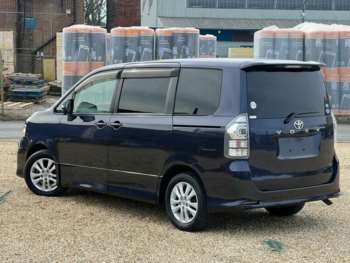 Used Toyota Voxy  for sale - 74157127: Photo