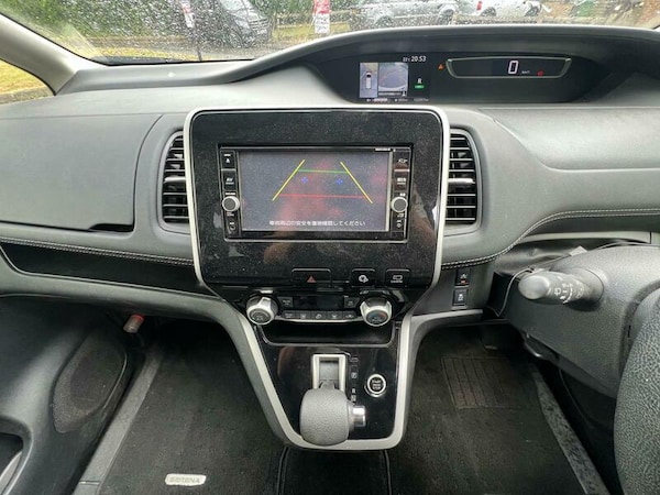 Used Nissan Serena 2018 for sale - 75171903: Photo 6