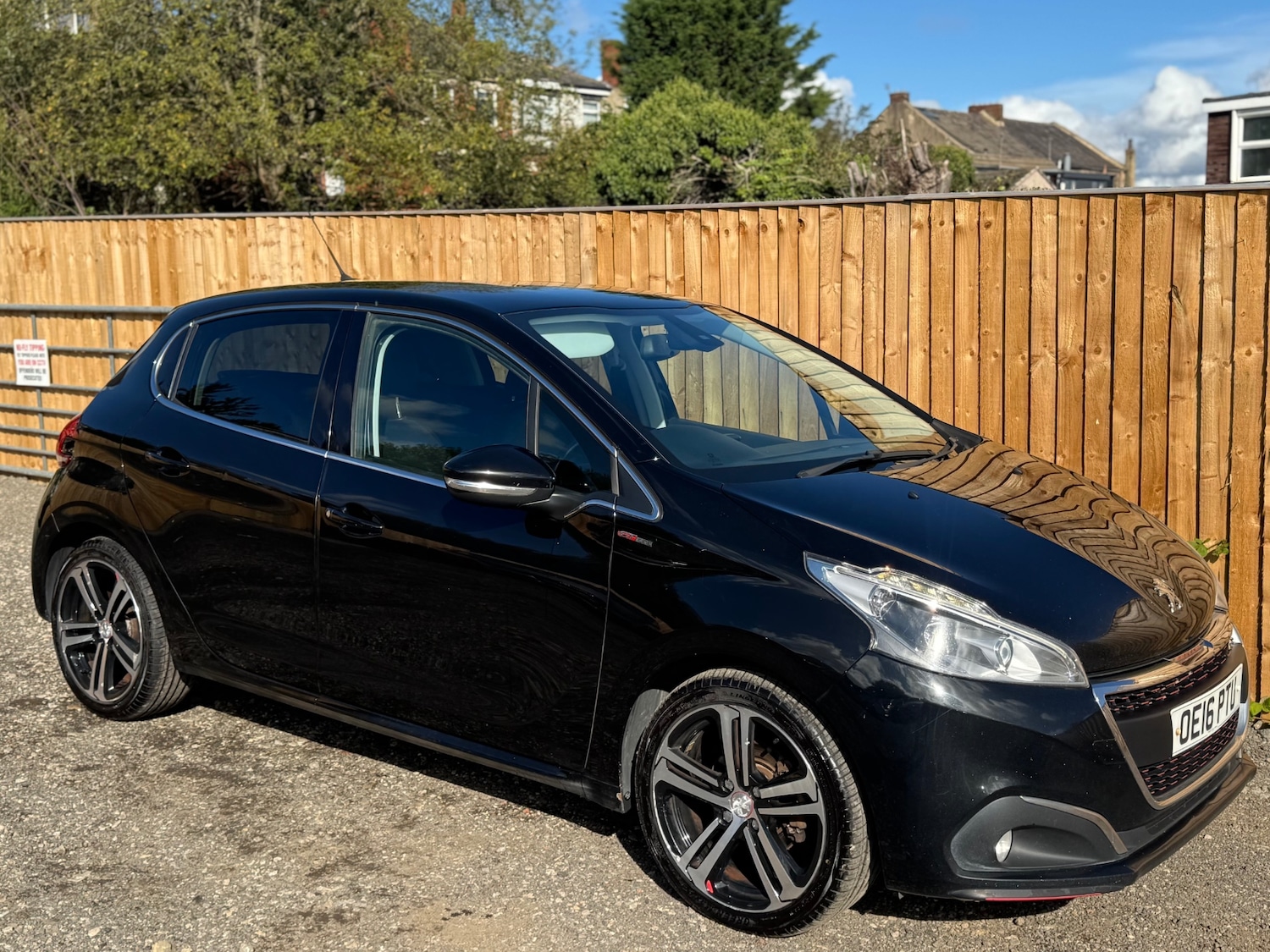 Used Peugeot 208 2016 for sale - 76046439: Photo 2