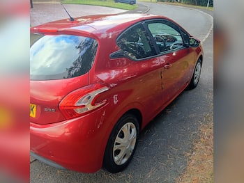 Used Peugeot 208 2013 for sale - 79721647: Photo