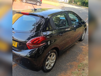 Used Peugeot 208 2015 for sale - 79326613: Photo