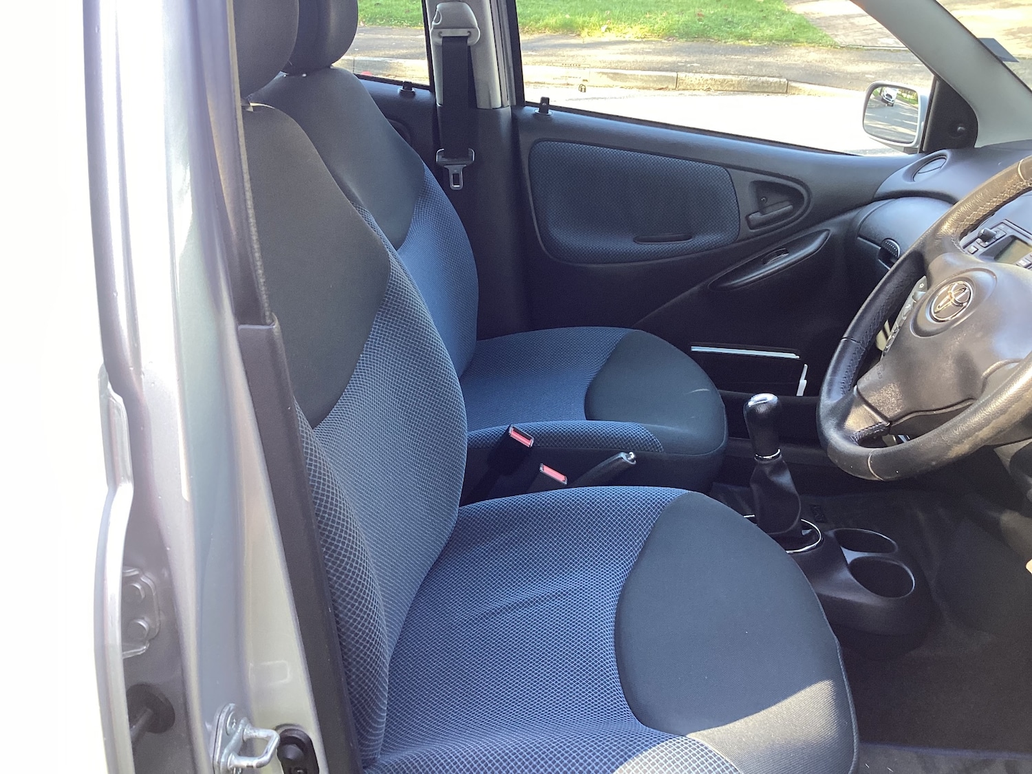 Used Toyota Yaris 2005 for sale - 77947125: Photo 11