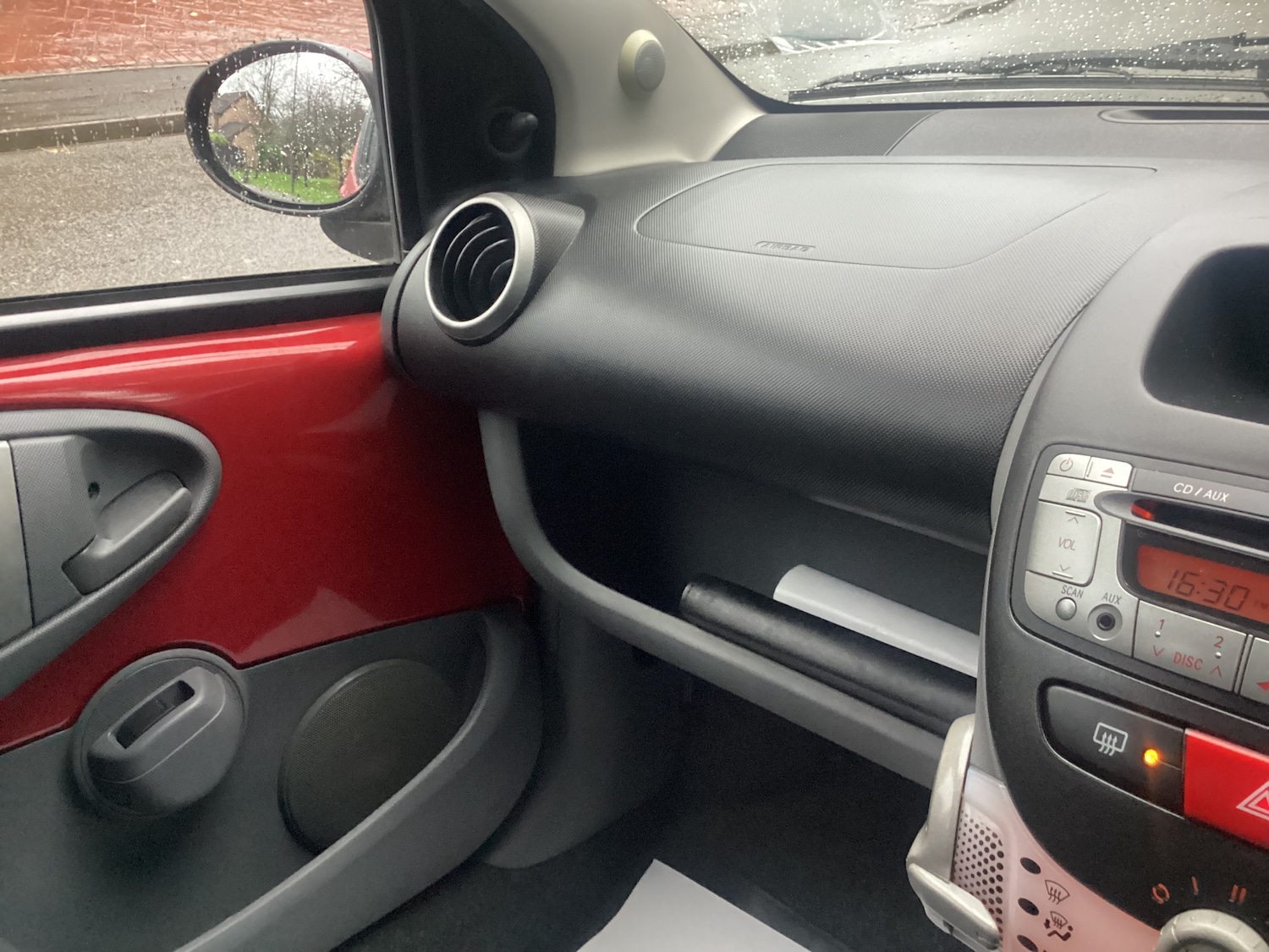 Used Toyota AYGO 2011 for sale - 76557543: Photo 14