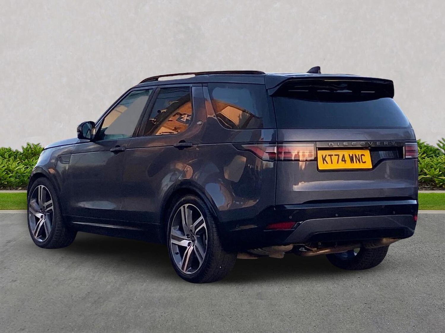 Used Land Rover Discovery 2025 for sale - 77077319: Photo 2