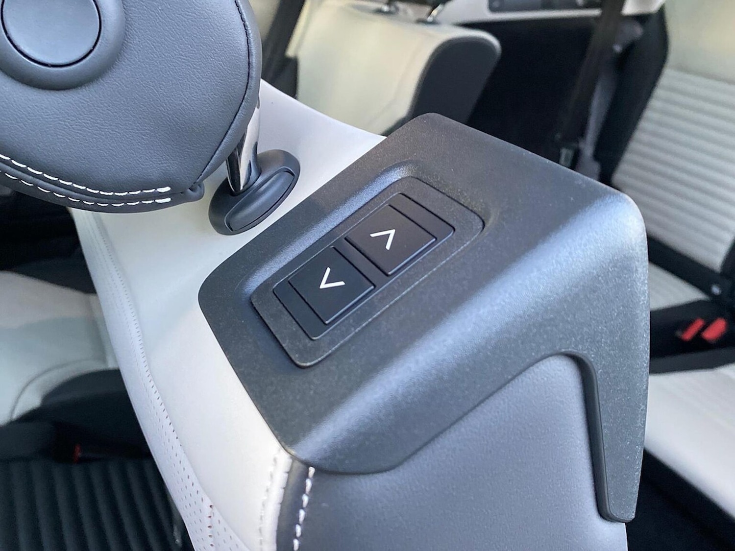 Used Land Rover Discovery 2025 for sale - 77077319: Photo 34