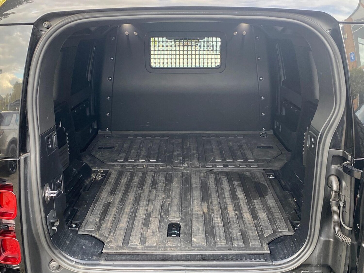 Used Land Rover Defender 2023 for sale - 76347045: Photo 10