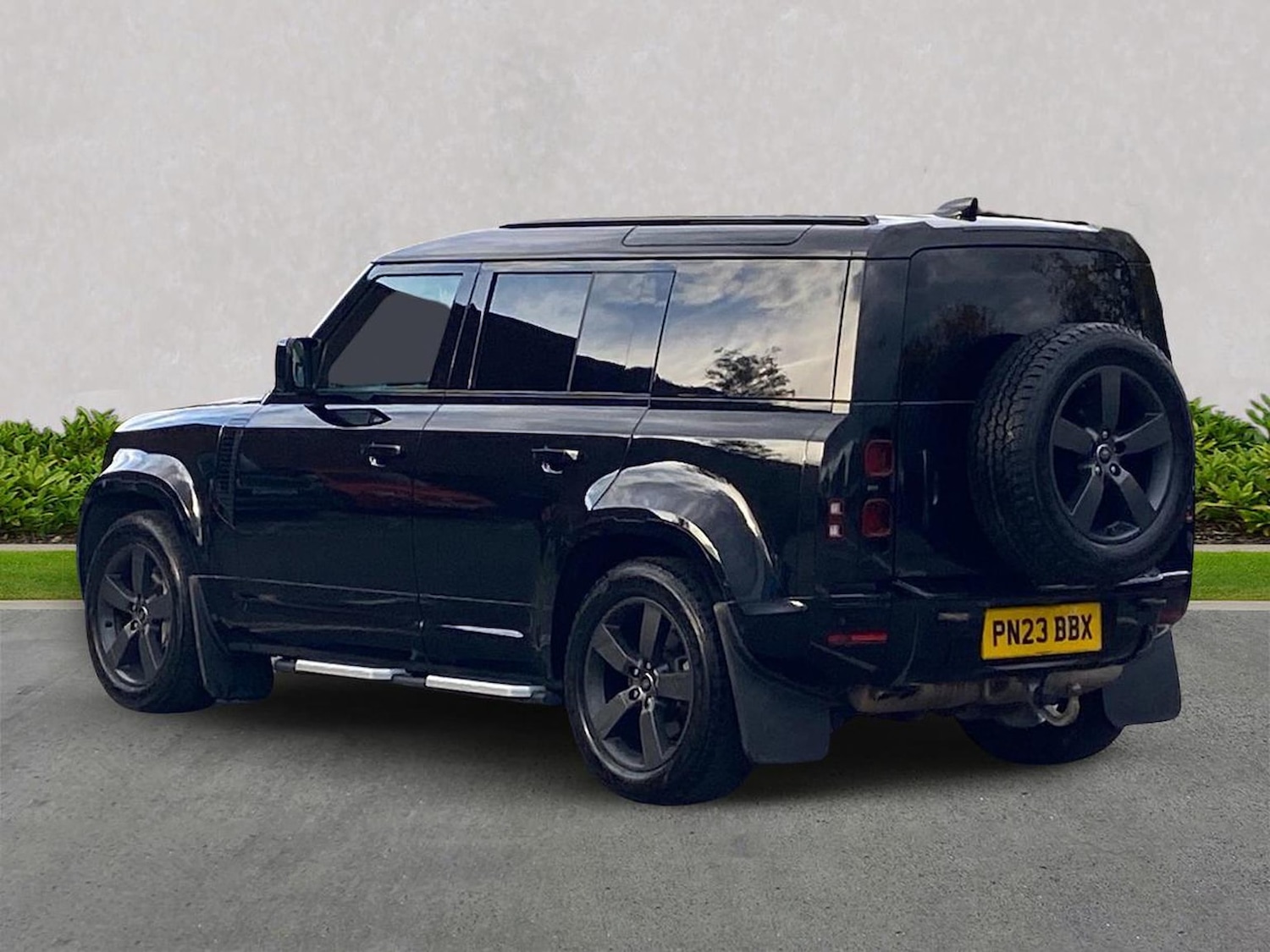 Used Land Rover Defender 2023 for sale - 76347045: Photo 2