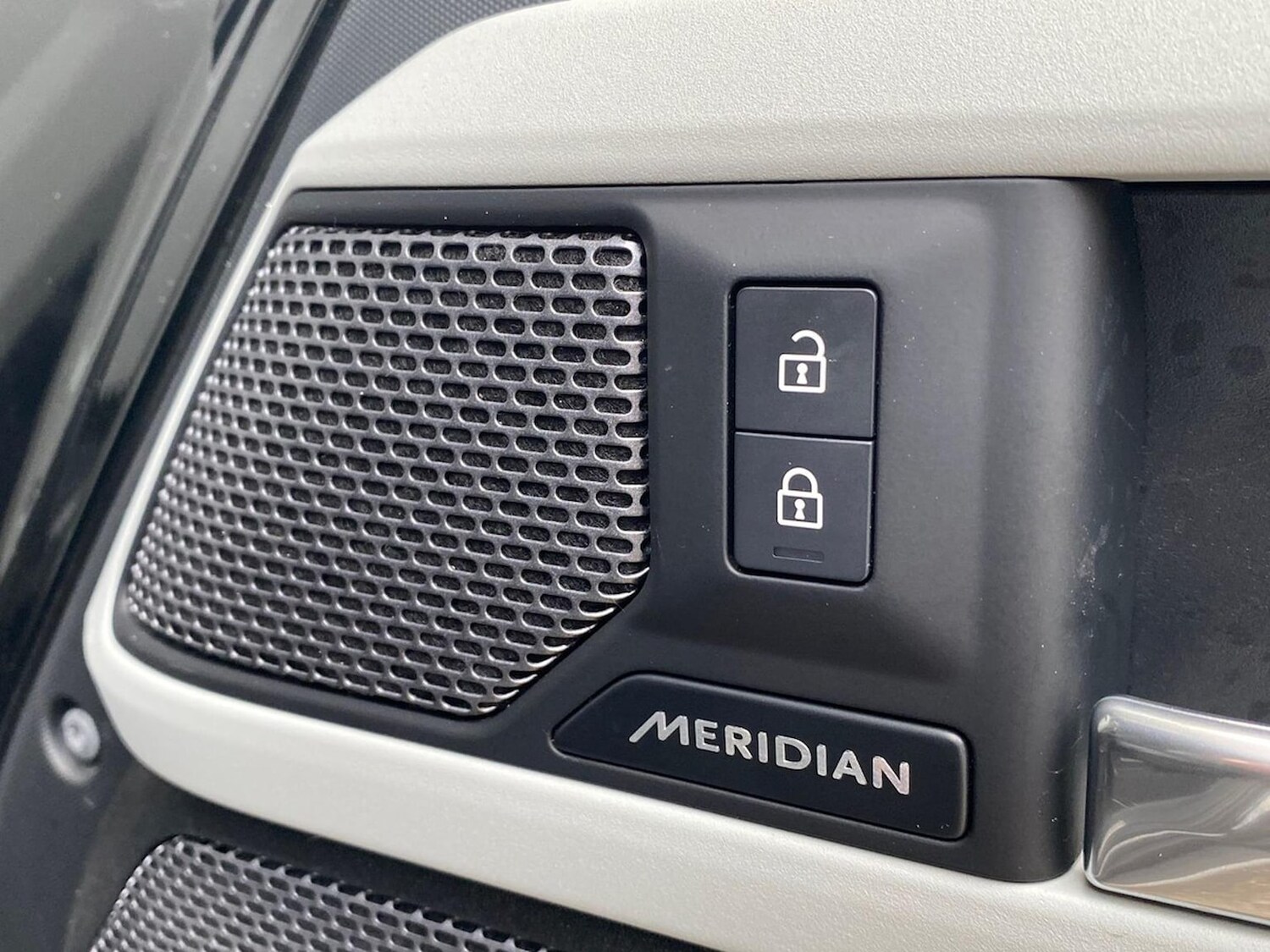 Used Land Rover Defender 2023 for sale - 76347045: Photo 23