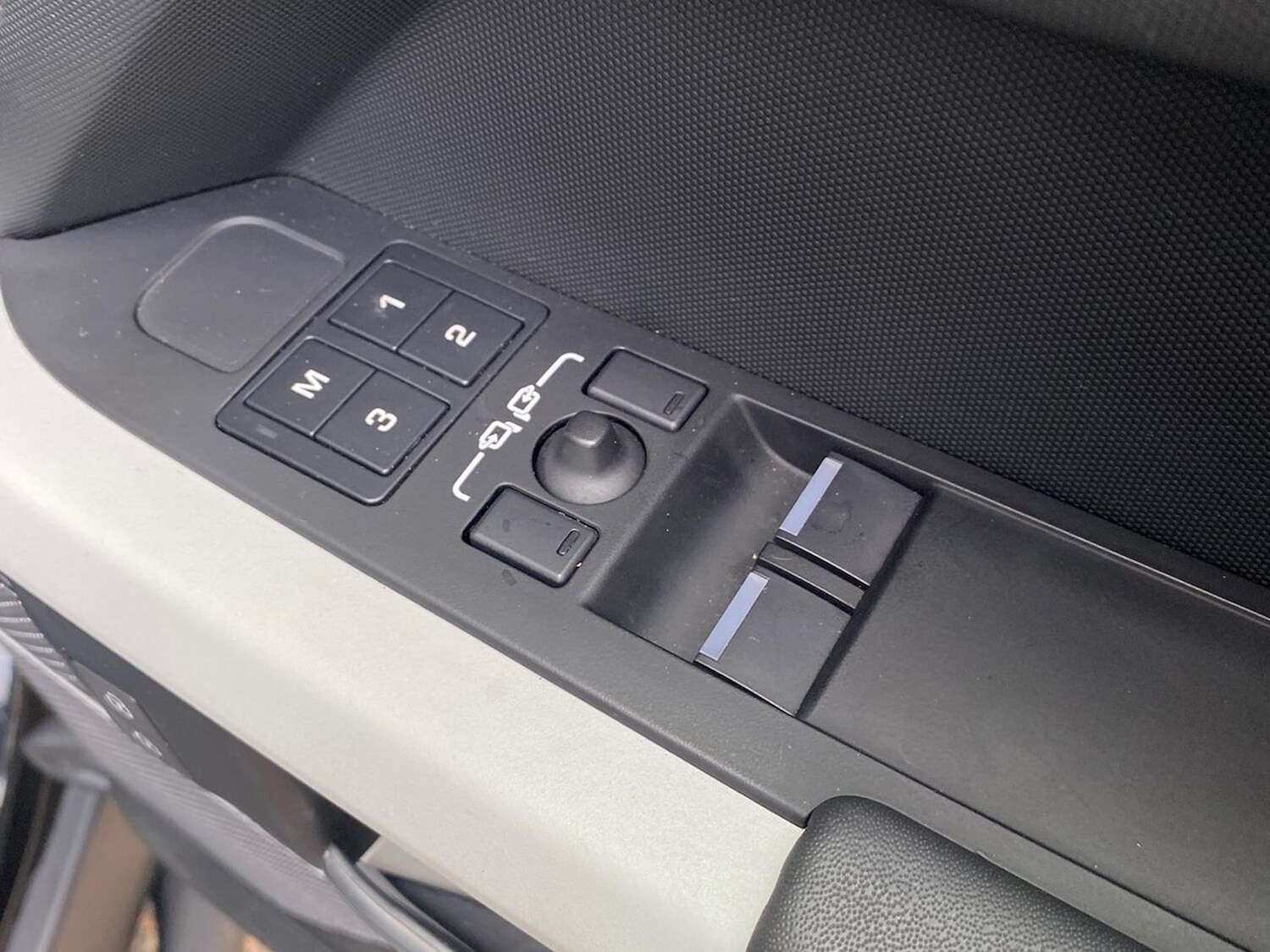 Used Land Rover Defender 2023 for sale - 76347045: Photo 24