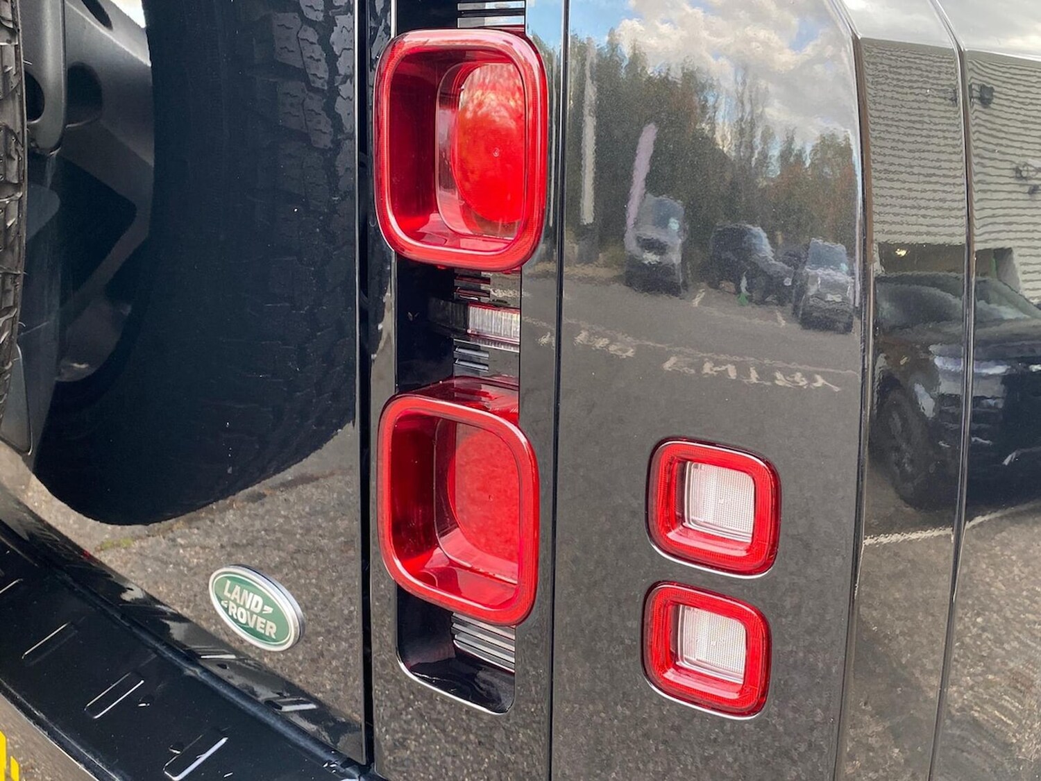 Used Land Rover Defender 2023 for sale - 76347045: Photo 25