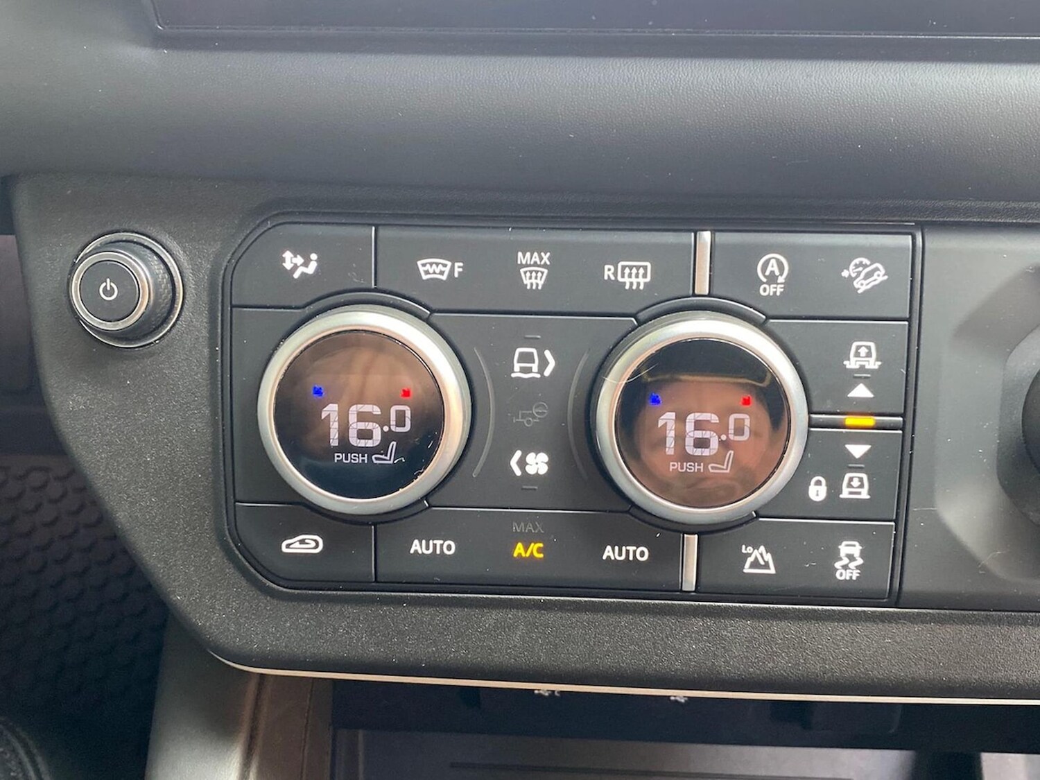 Used Land Rover Defender 2023 for sale - 76347045: Photo 30