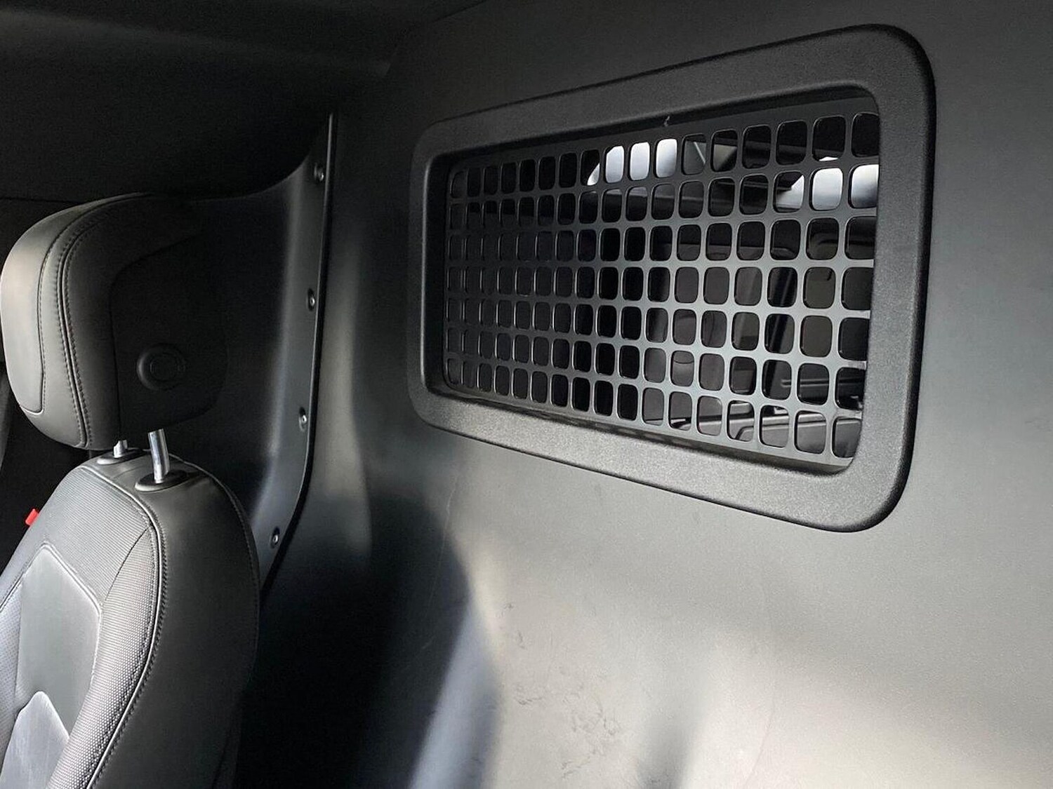 Used Land Rover Defender 2023 for sale - 76347045: Photo 4