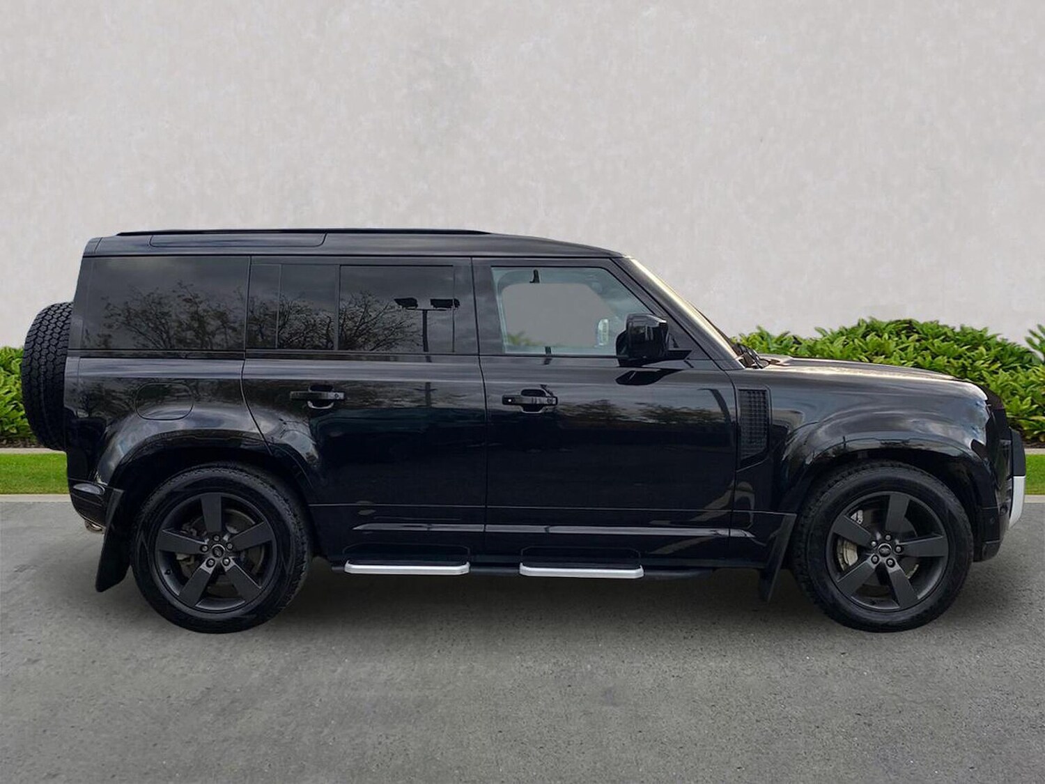 Used Land Rover Defender 2023 for sale - 76347045: Photo 5