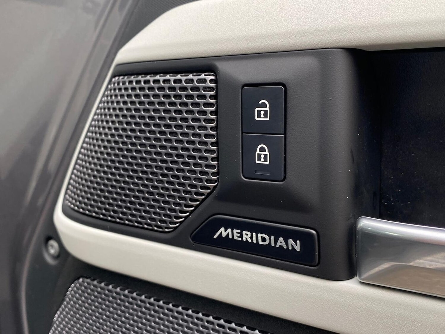 Used Land Rover Defender 2022 for sale - 76149432: Photo 23