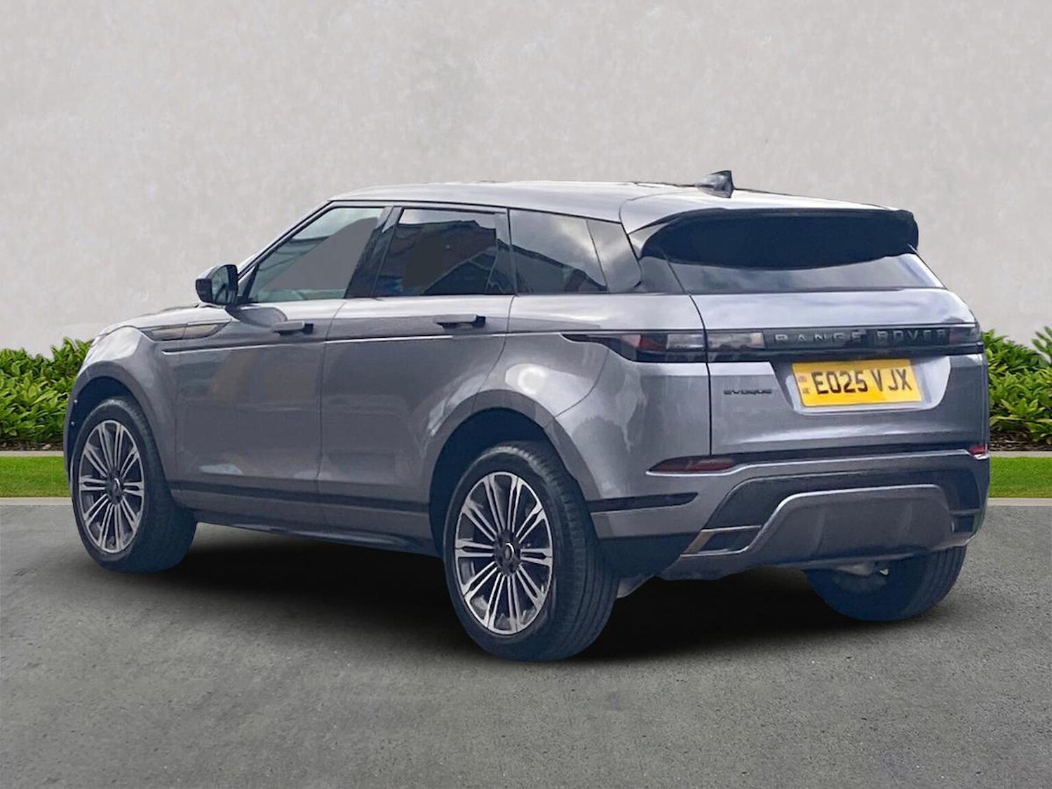 Used Land Rover Range Rover Evoque 2025 for sale - 76040672: Photo 2