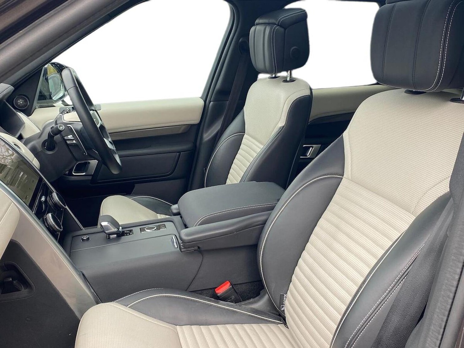 Used Land Rover Discovery 2022 for sale - 77946126: Photo 3