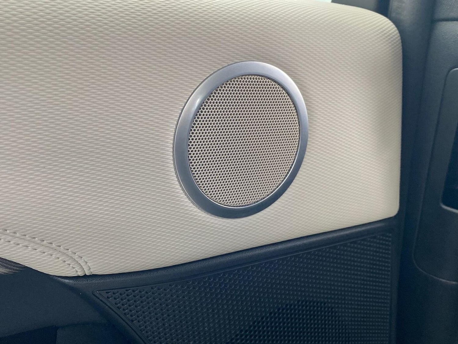 Used Land Rover Discovery 2022 for sale - 77946126: Photo 36