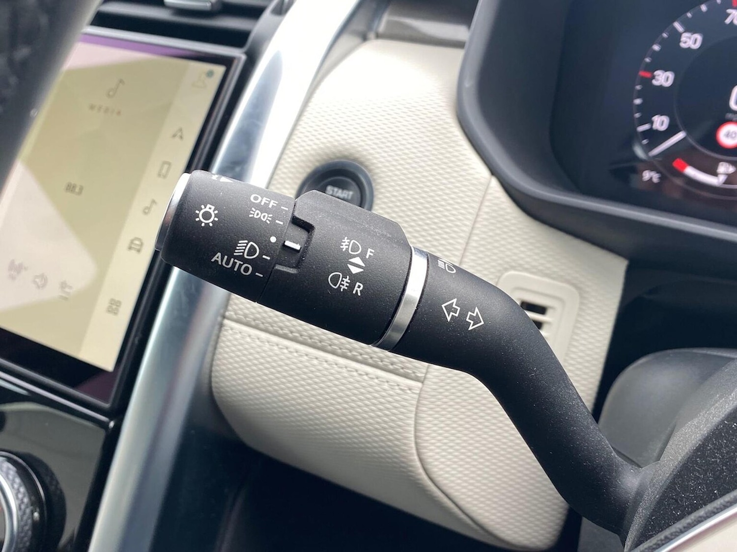 Used Land Rover Discovery 2022 for sale - 77946126: Photo 39