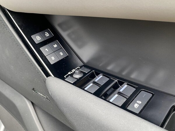 Used Land Rover Range Rover Velar 2024 for sale - 76340559: Photo 25