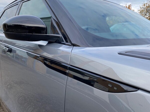 Used Land Rover Range Rover Velar 2024 for sale - 76340559: Photo 40