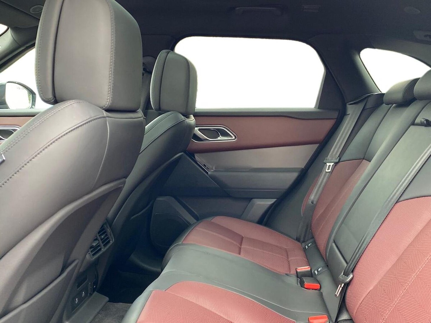 Used Land Rover Range Rover Velar 2024 for sale - 76439785: Photo 4