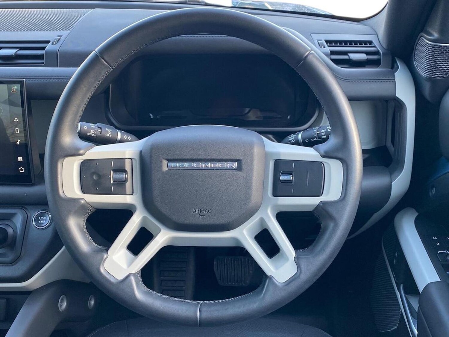 Used Land Rover Defender 2024 for sale - 78176491: Photo 17