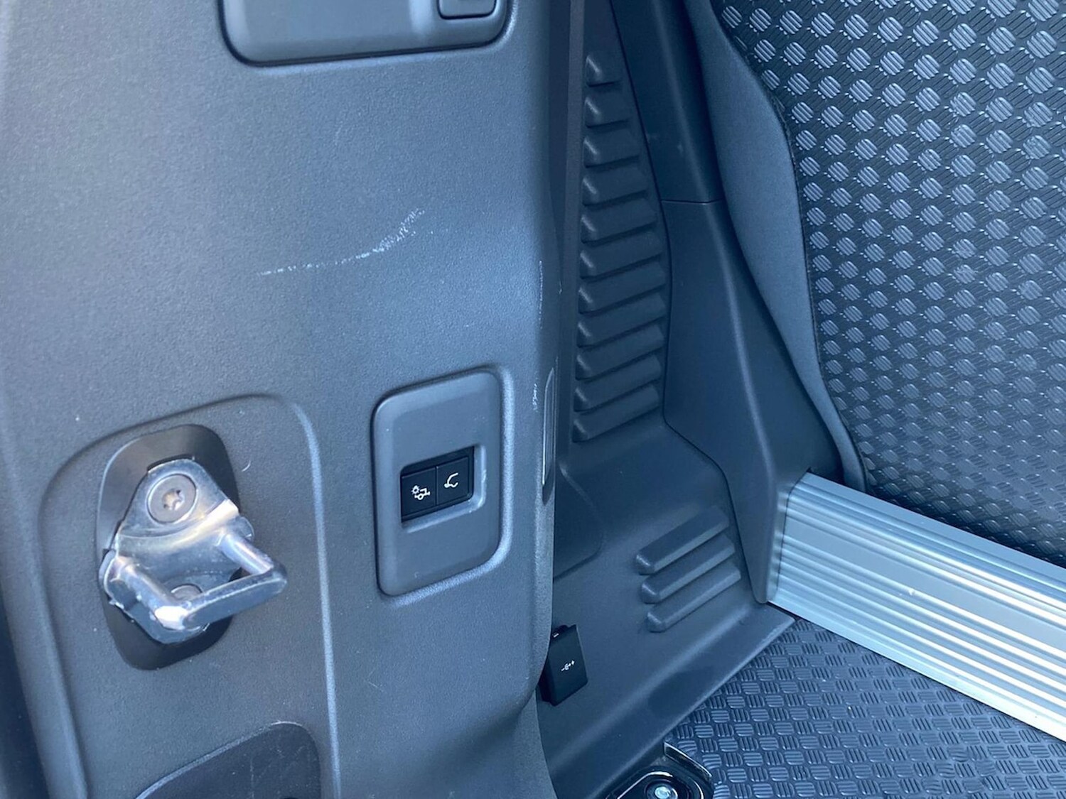 Used Land Rover Defender 2022 for sale - 76911267: Photo 30