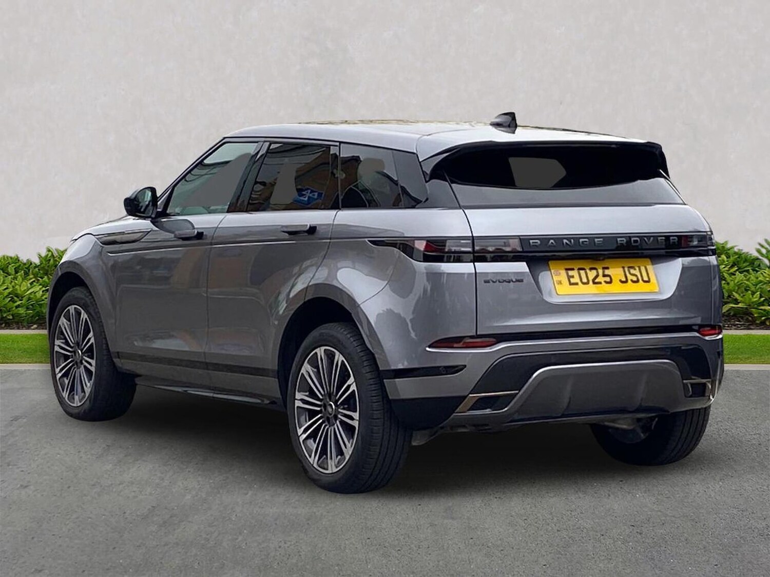 Used Land Rover Range Rover Evoque 2025 for sale - 76243912: Photo 2