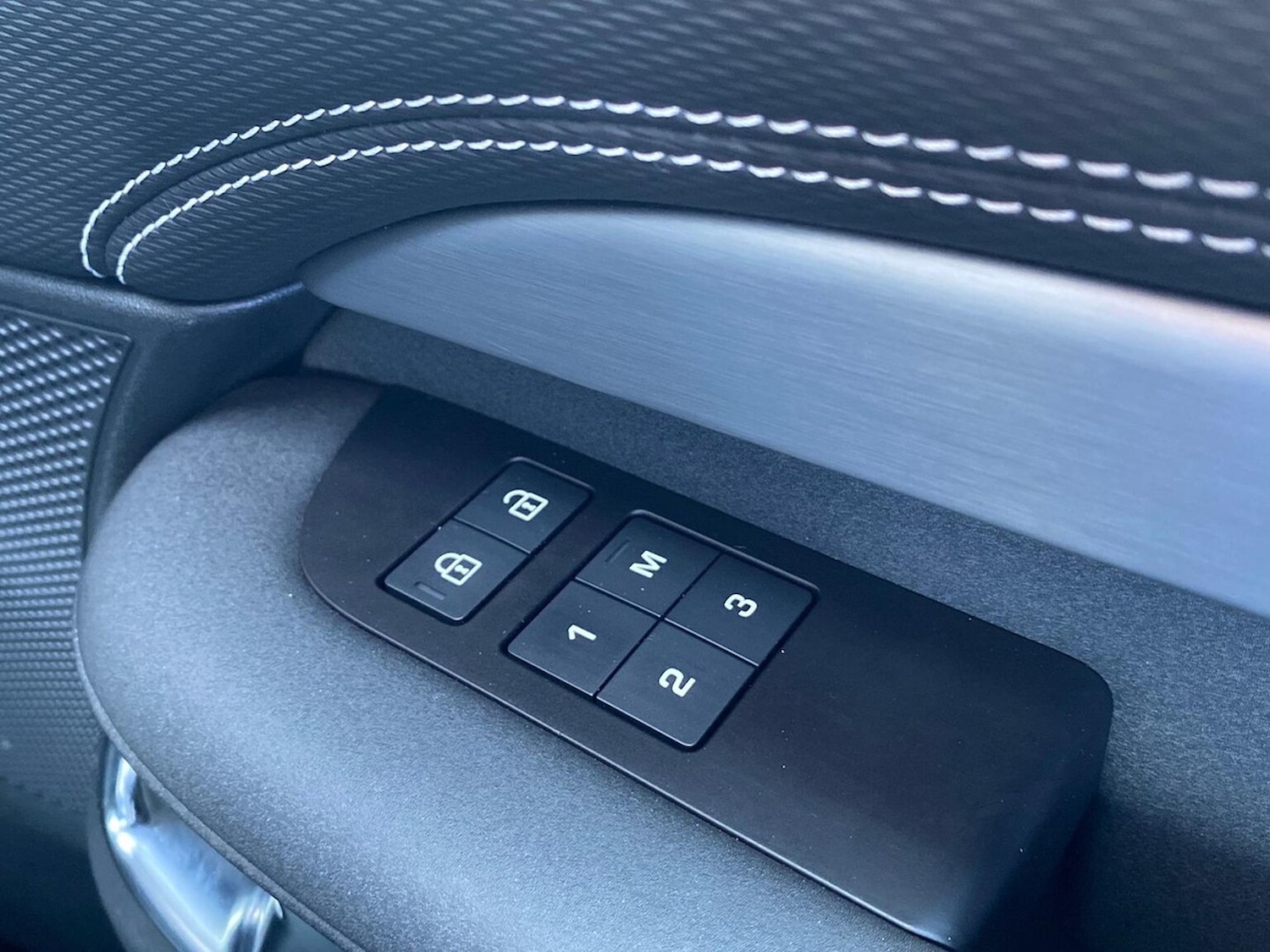 Used Land Rover Discovery 2023 for sale - 78210210: Photo 27