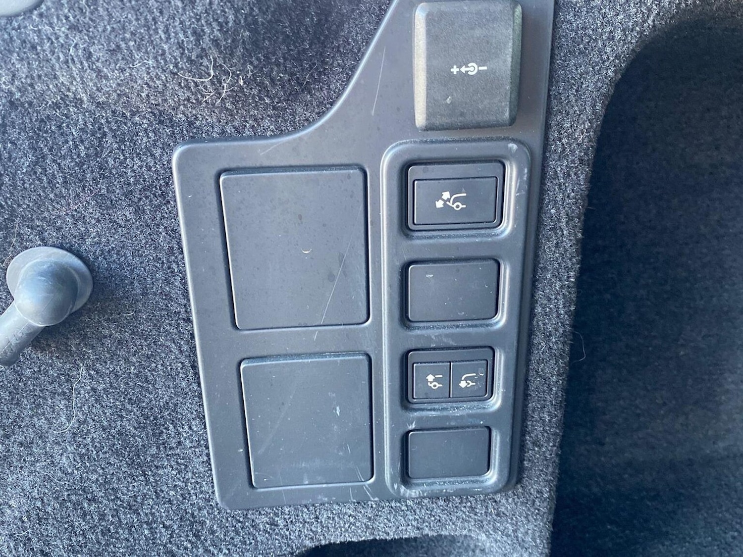 Used Land Rover Discovery 2023 for sale - 78210210: Photo 33