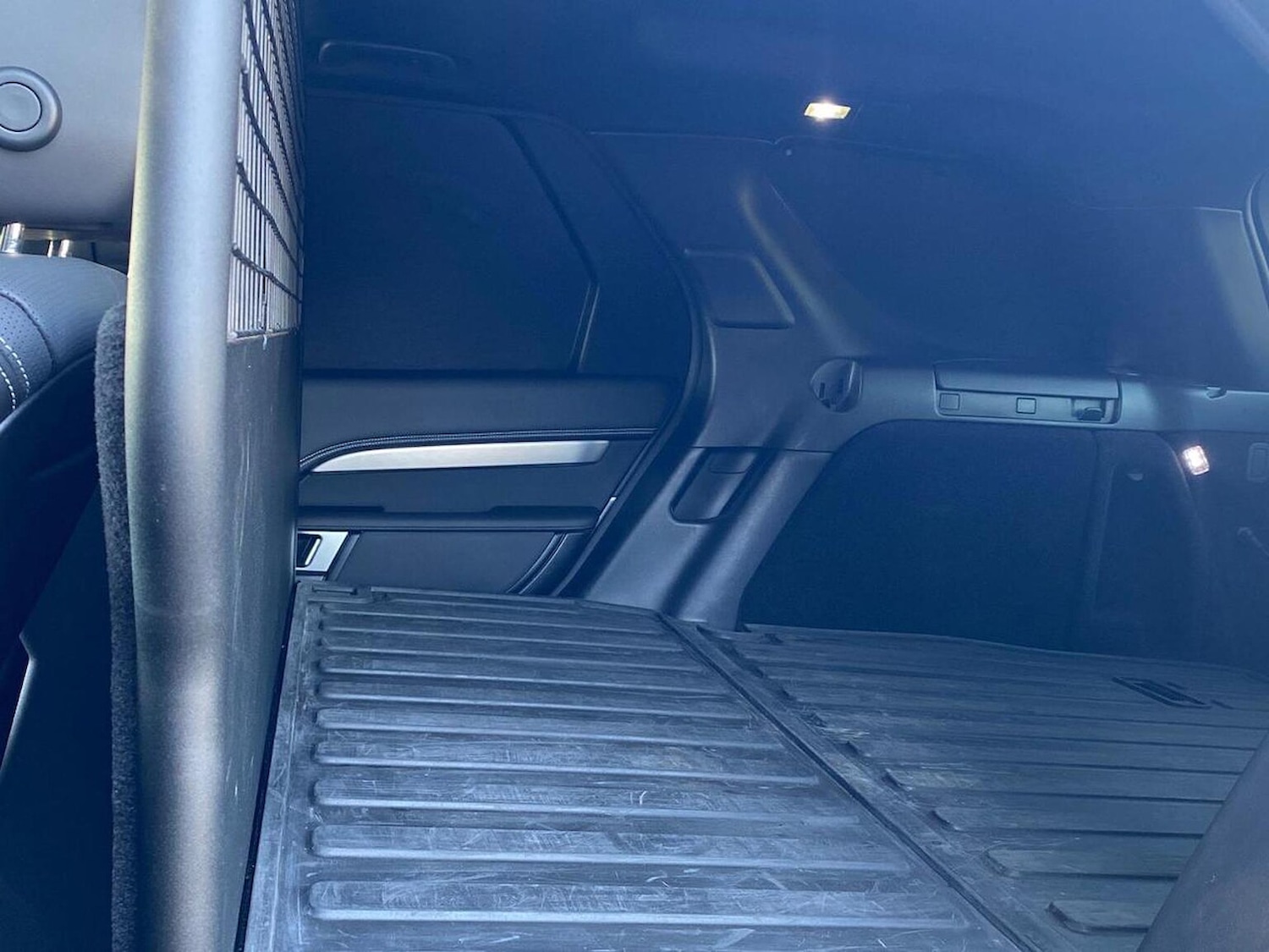 Used Land Rover Discovery 2023 for sale - 78210210: Photo 6