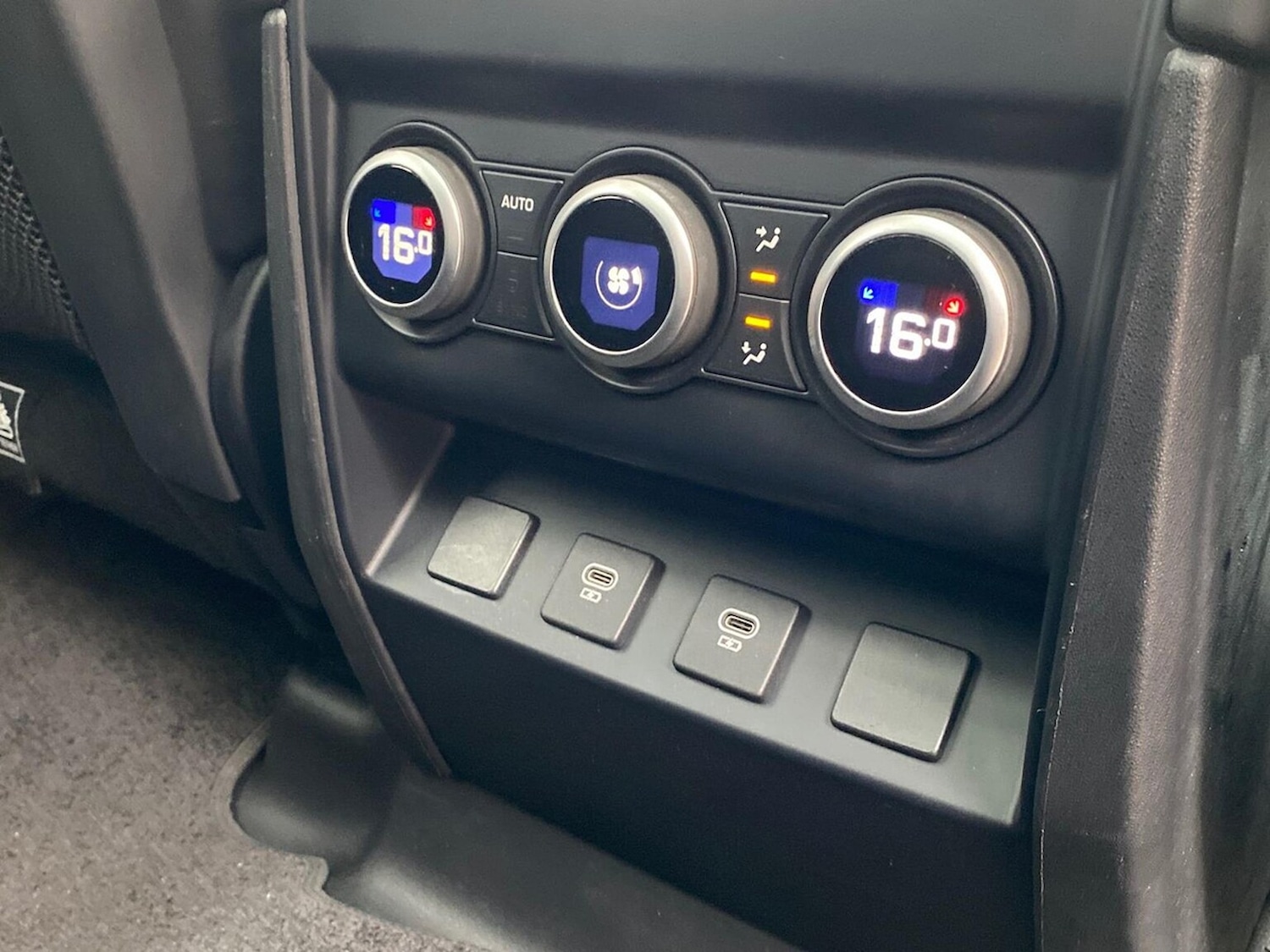 Used Land Rover Defender 2024 for sale - 76897082: Photo 18