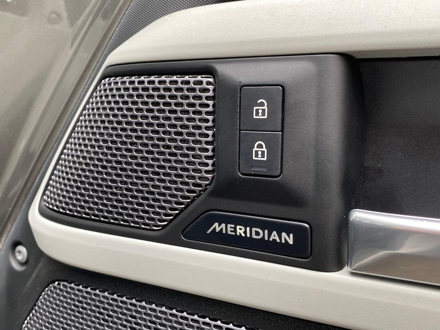 Used Land Rover Defender 2024 for sale - 76897082: Photo 24