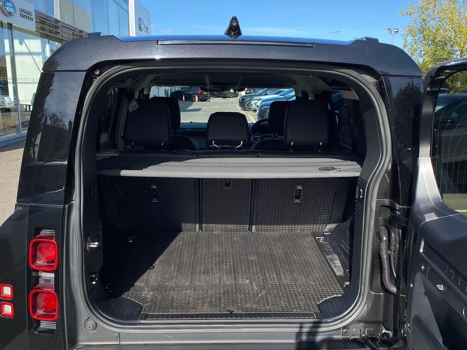 Used Land Rover Defender 2022 for sale - 76518612: Photo 10