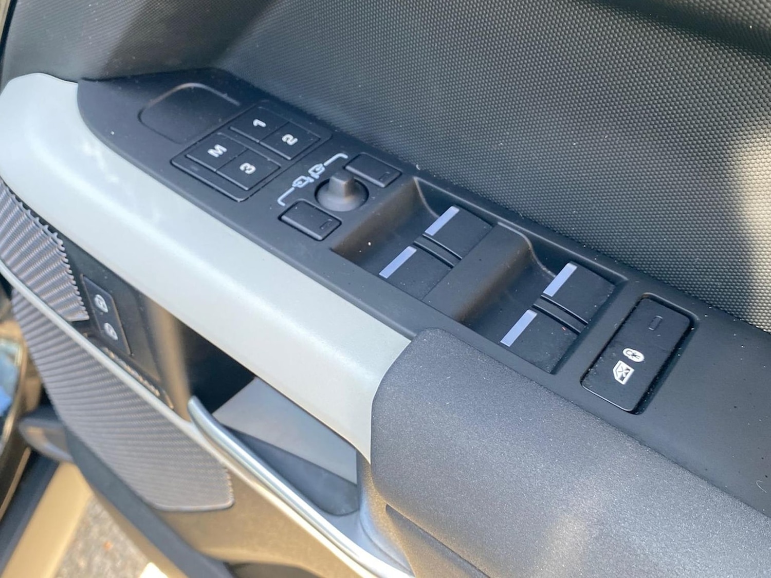 Used Land Rover Defender 2022 for sale - 76518612: Photo 25