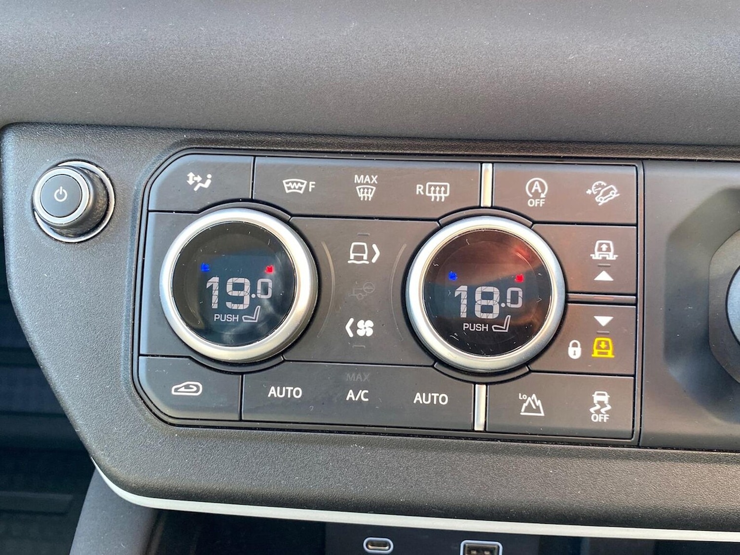 Used Land Rover Defender 2022 for sale - 76518612: Photo 36